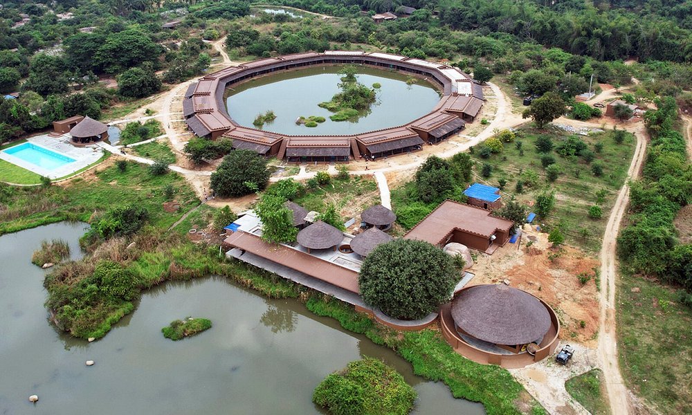 Hampi's Feathers Resort