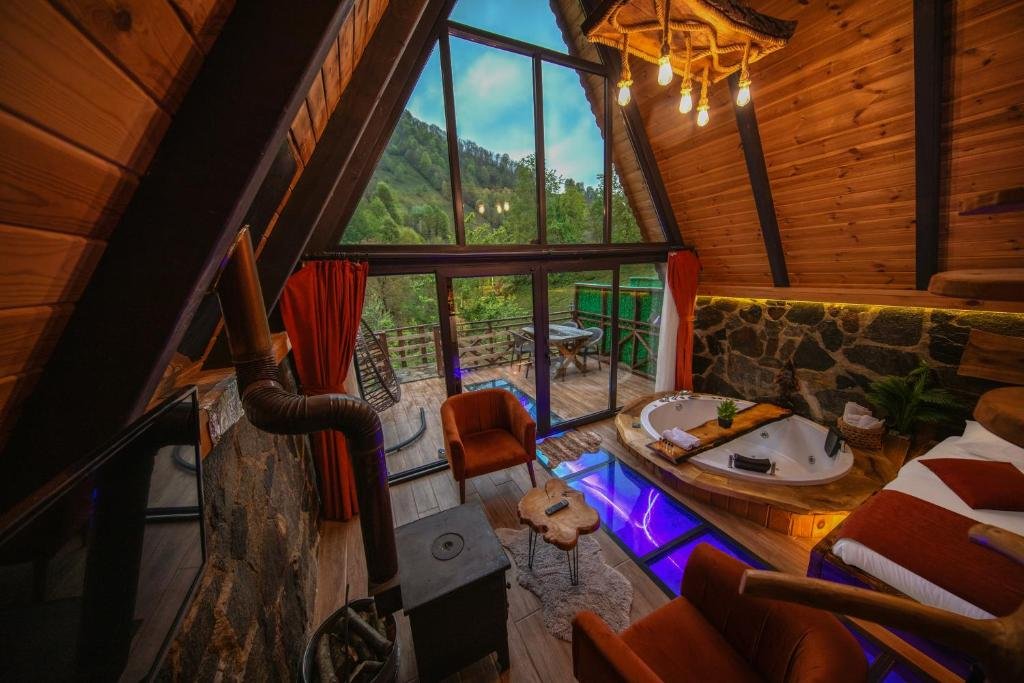 Waterfall suit bungalov