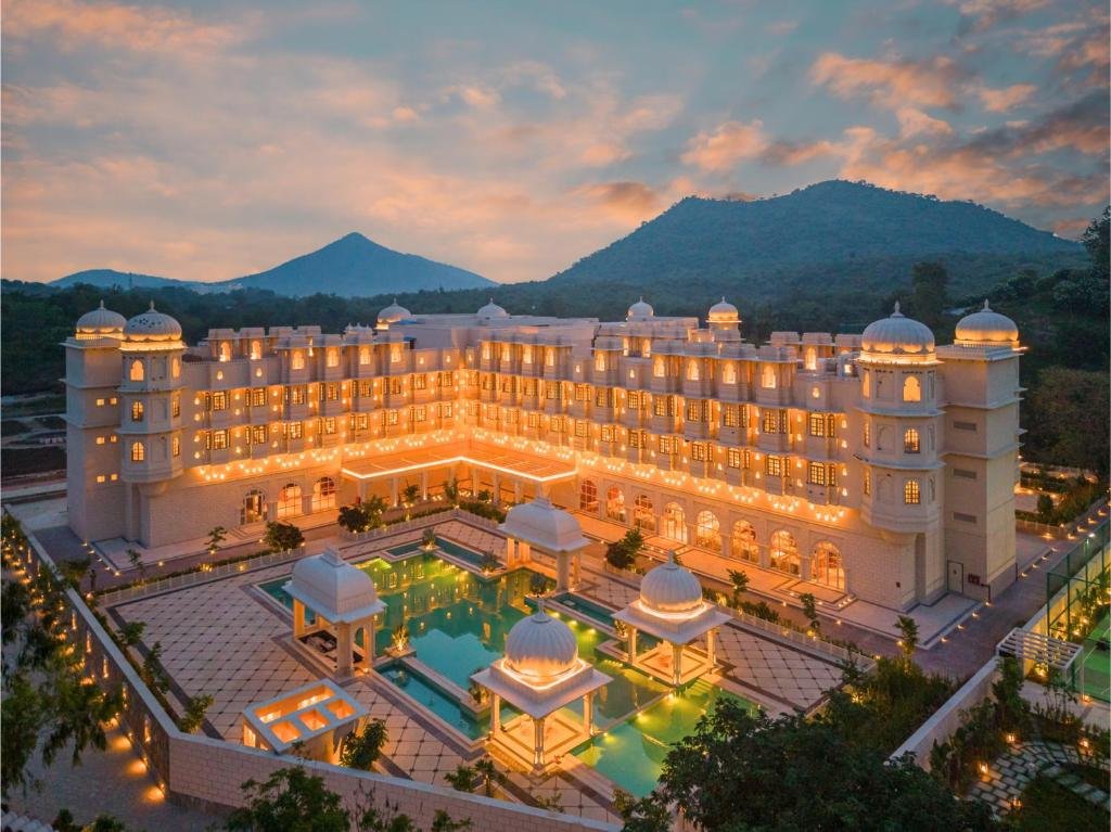 Wyndham Grand Udaipur Fateh Sagar Lake - Pure Vegetarian Resort 