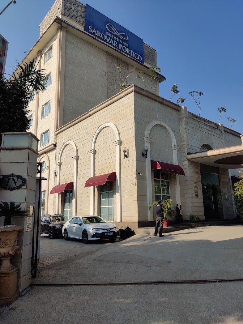 Nidhivan Sarovar Portico, Vrindavan