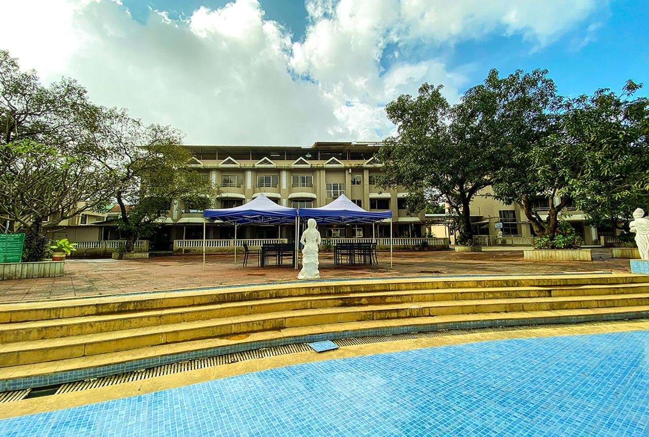 Aron Resorts