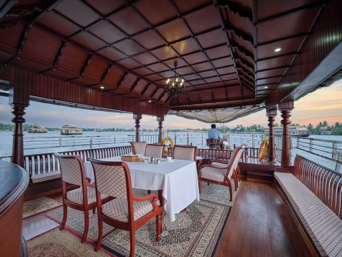 LAKE PALACE ALLEPPY KERALA