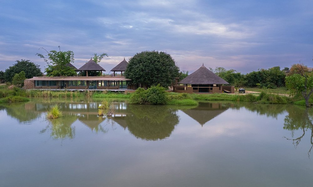 Hampi's Feathers Resort