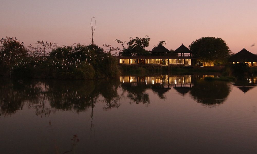 Hampi's Feathers Resort