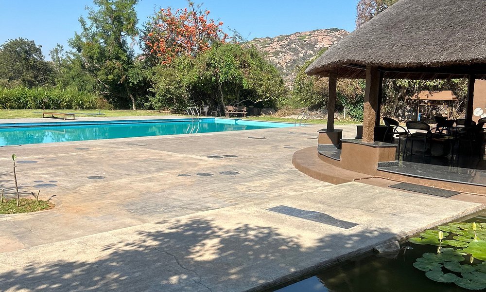 Hampi's Feathers Resort
