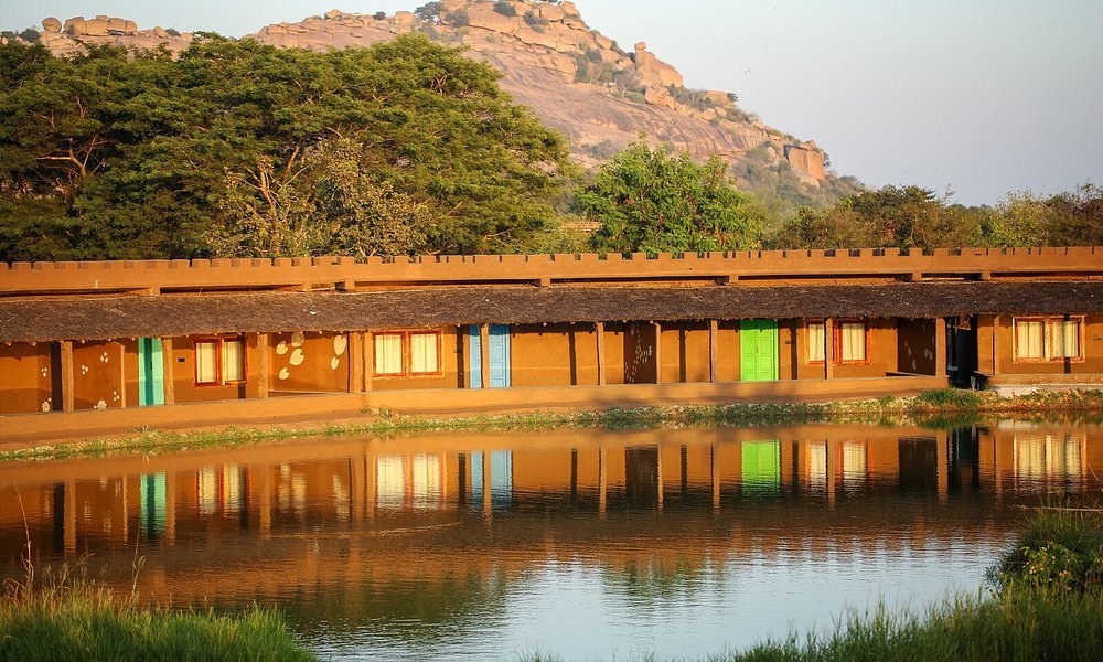 Hampi's Feathers Resort