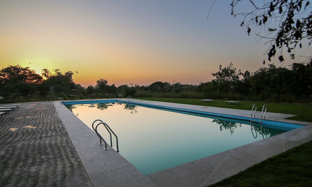 Hampi's Feathers Resort