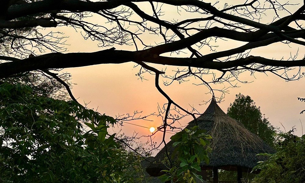 Hampi's Feathers Resort