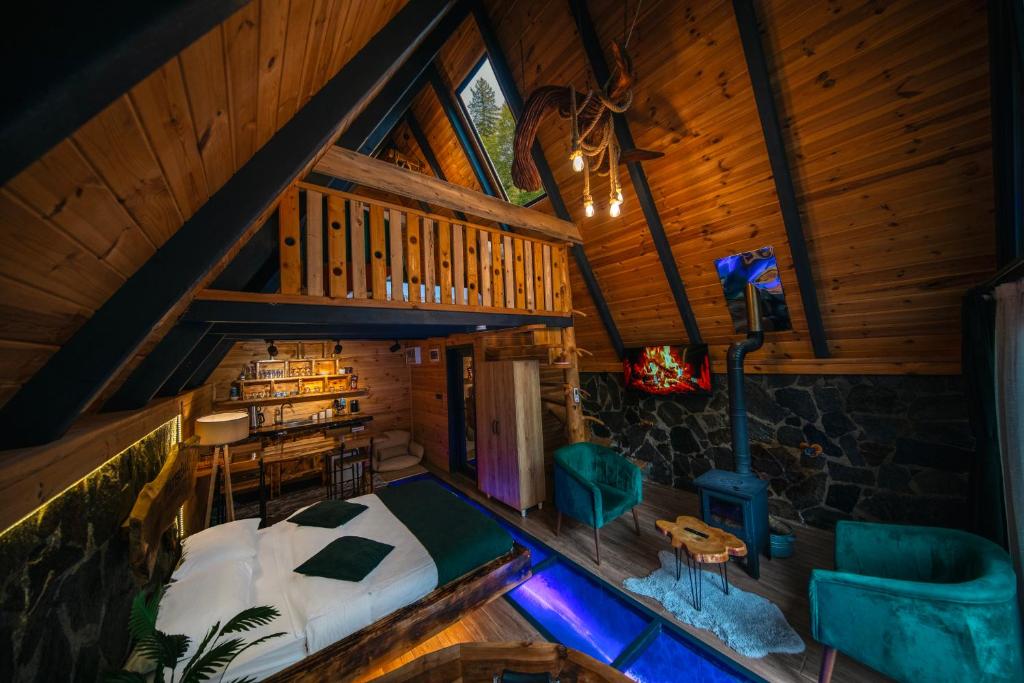 Waterfall suit bungalov