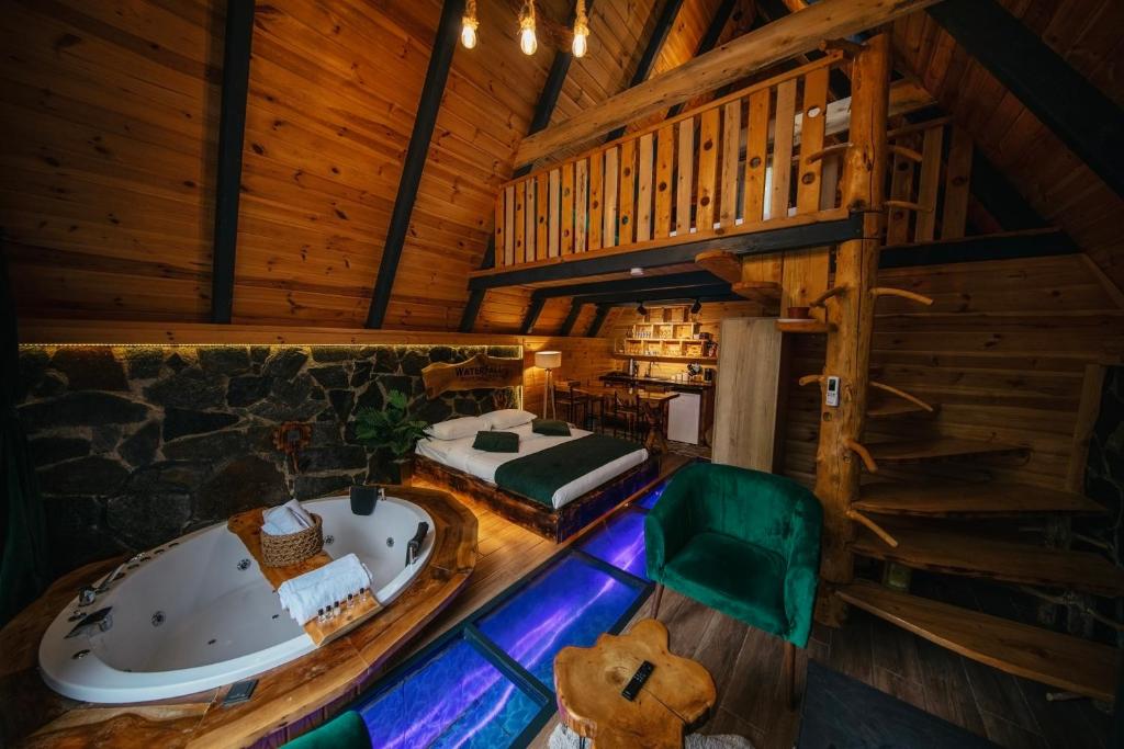 Waterfall suit bungalov