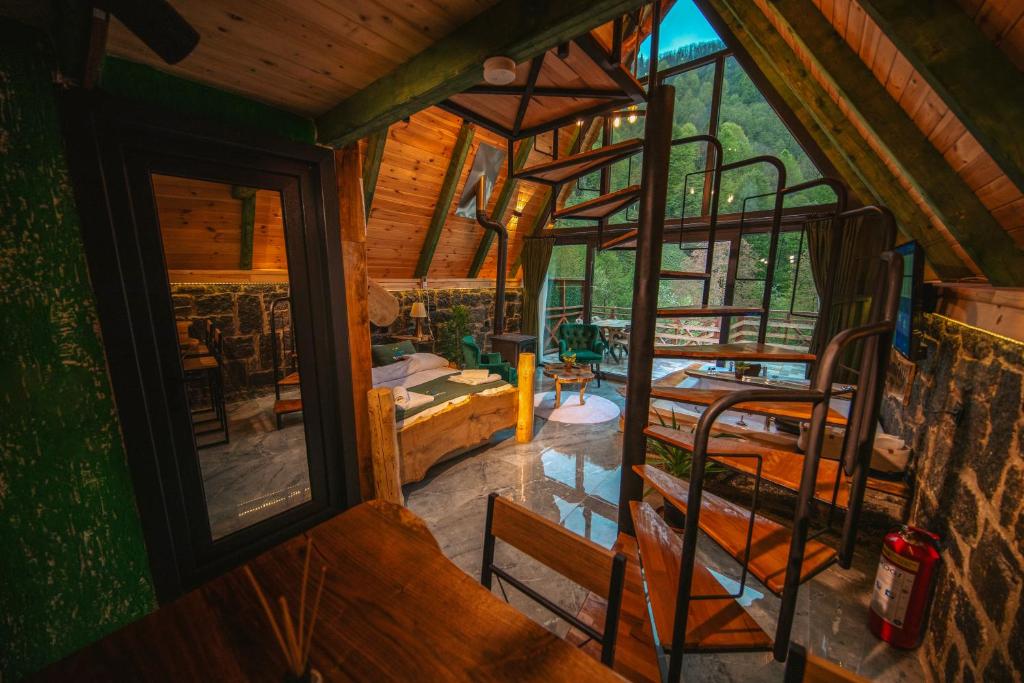 Waterfall suit bungalov