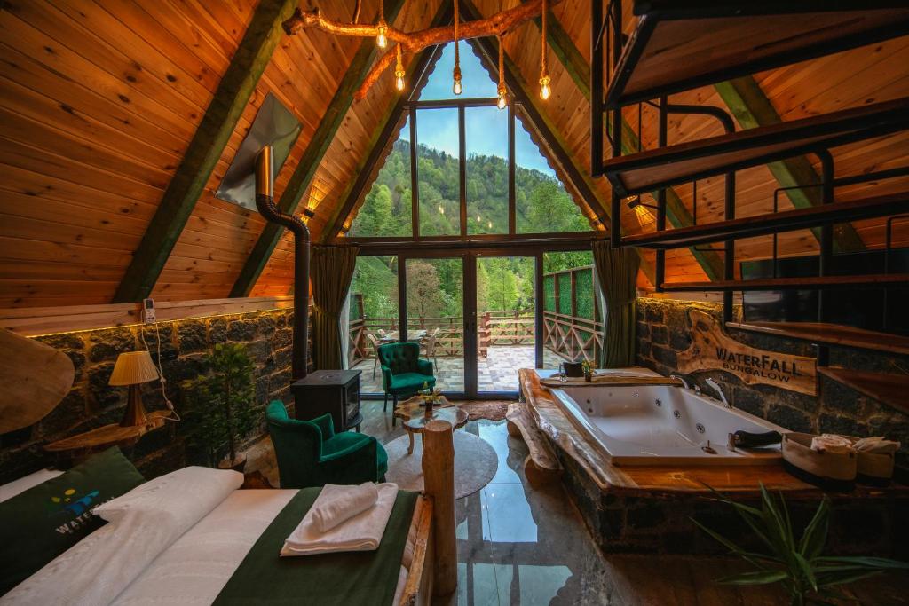 Waterfall suit bungalov