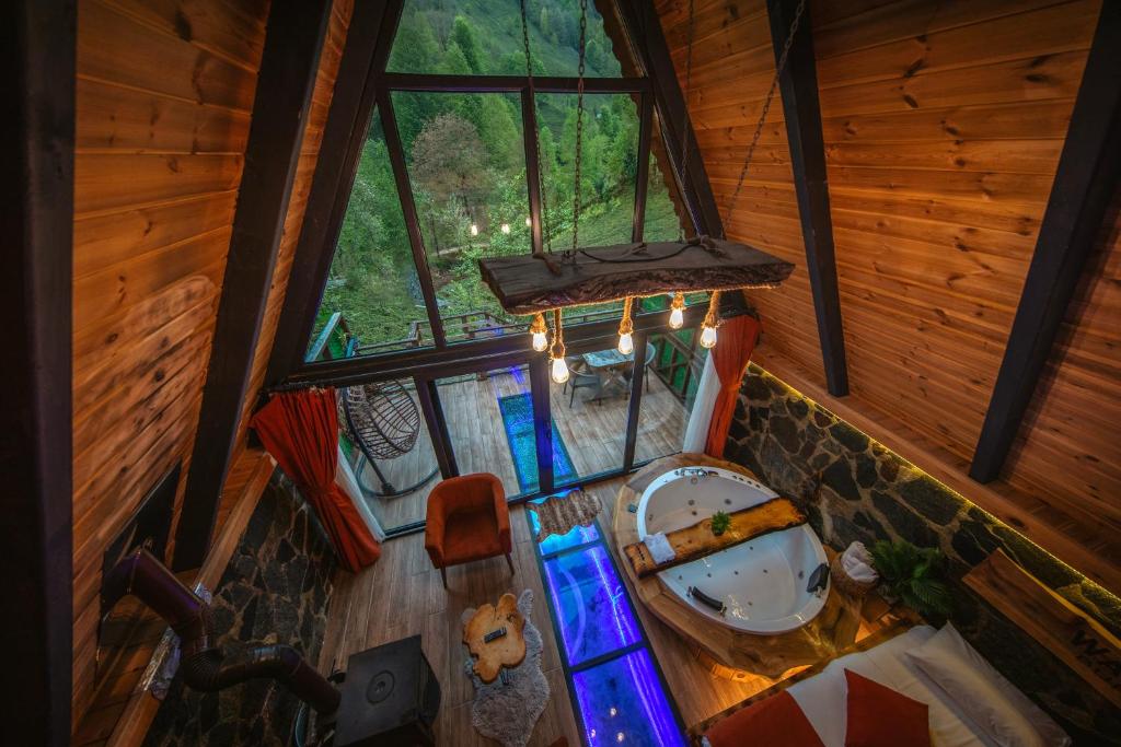 Waterfall suit bungalov
