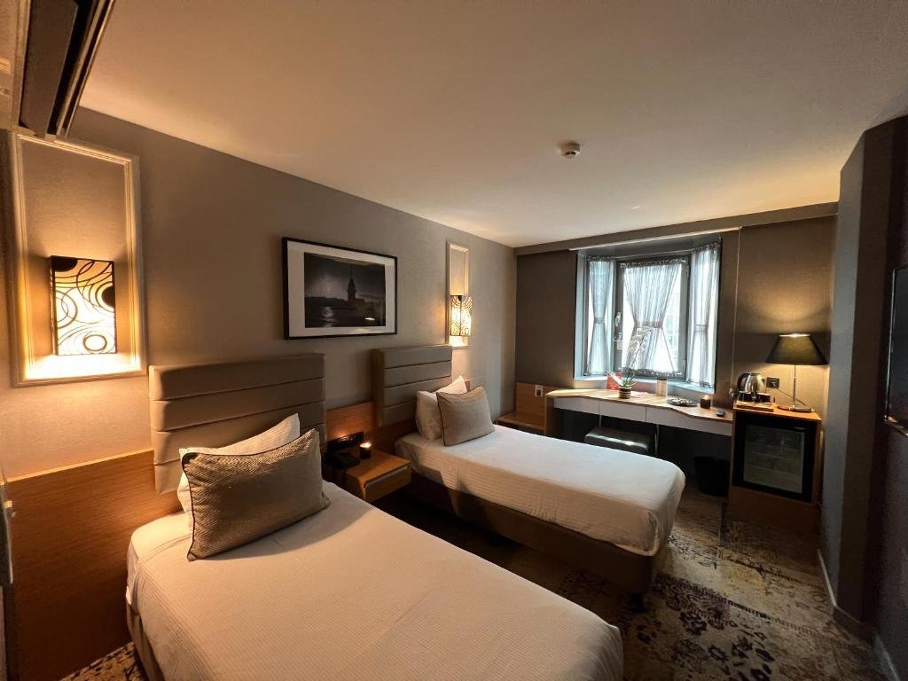 All Seasons Hotel