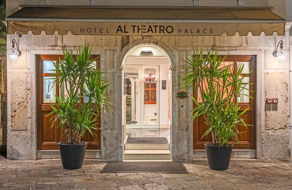 Al Theatro Palace 
