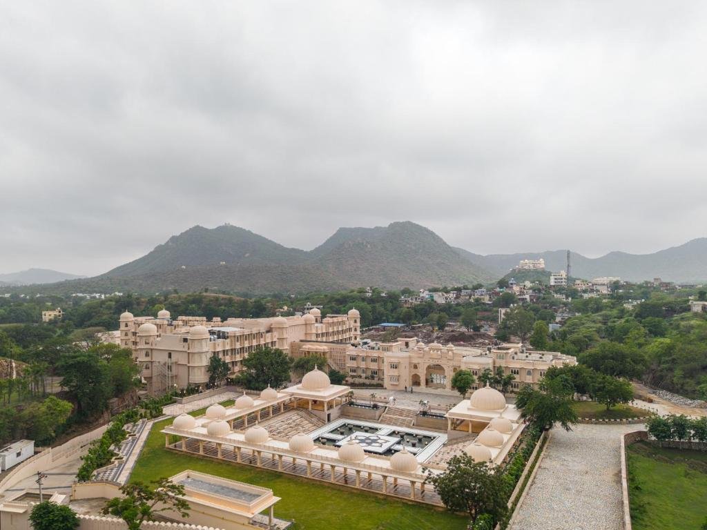 Wyndham Grand Udaipur Fateh Sagar Lake - Pure Vegetarian Resort 