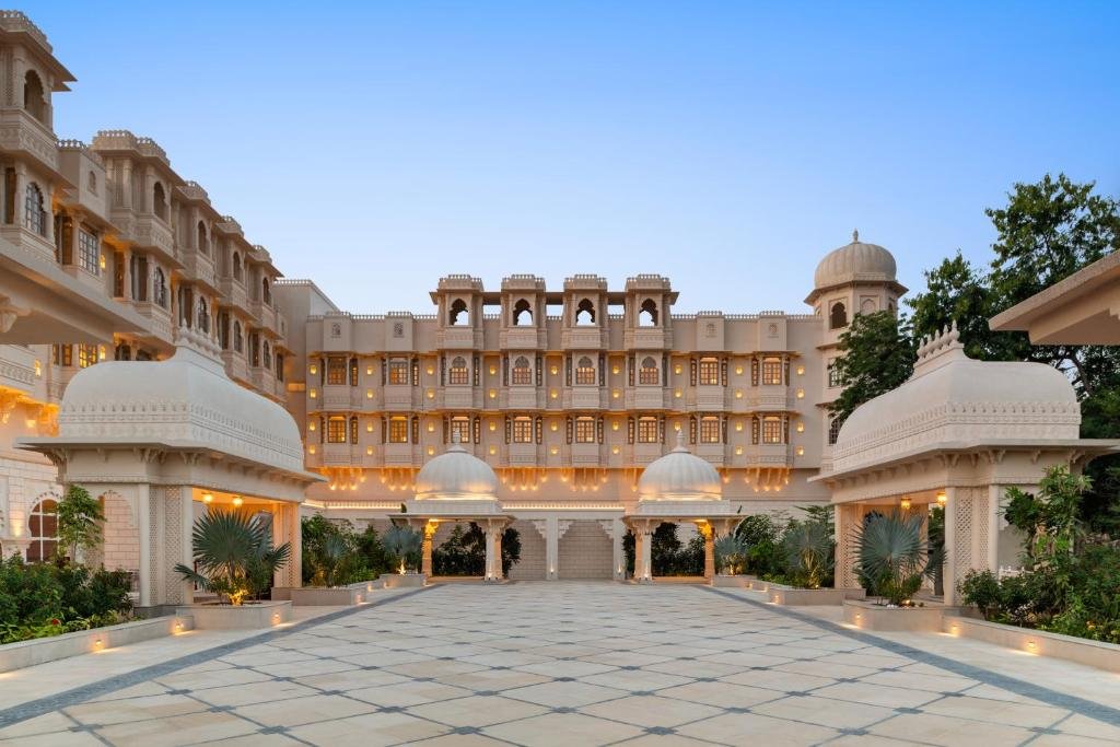 Wyndham Grand Udaipur Fateh Sagar Lake - Pure Vegetarian Resort 