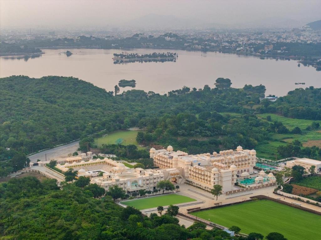 Wyndham Grand Udaipur Fateh Sagar Lake - Pure Vegetarian Resort 