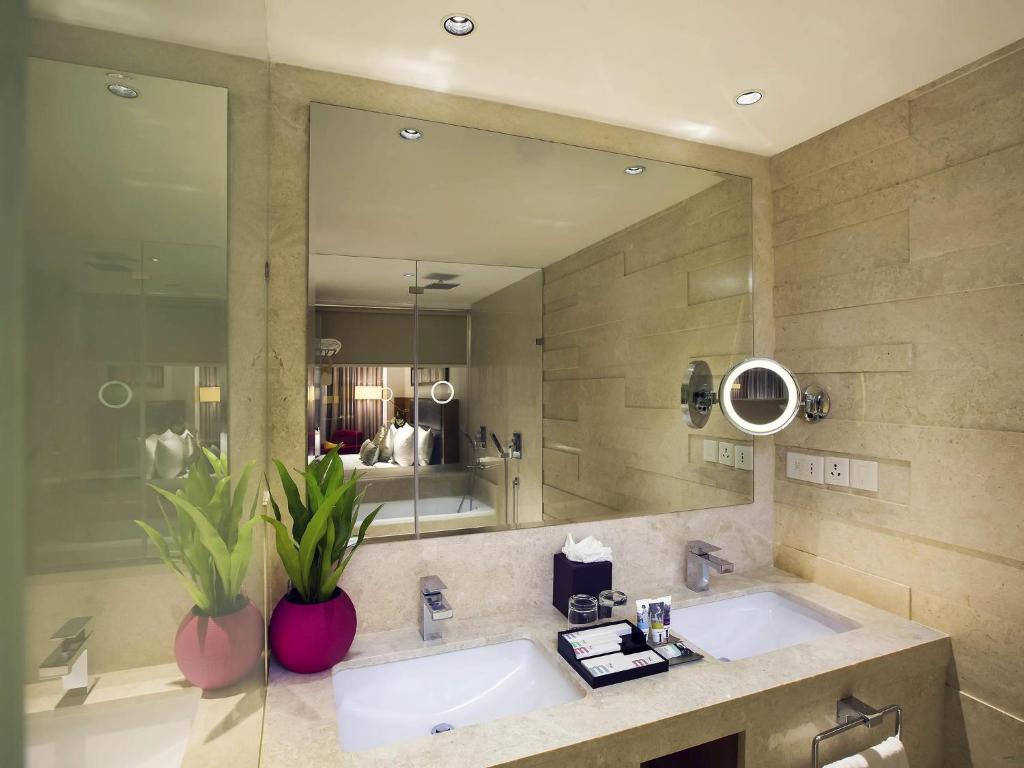 Mercure Hyderabad KCP Banjara Hills, An Accor Hotel 