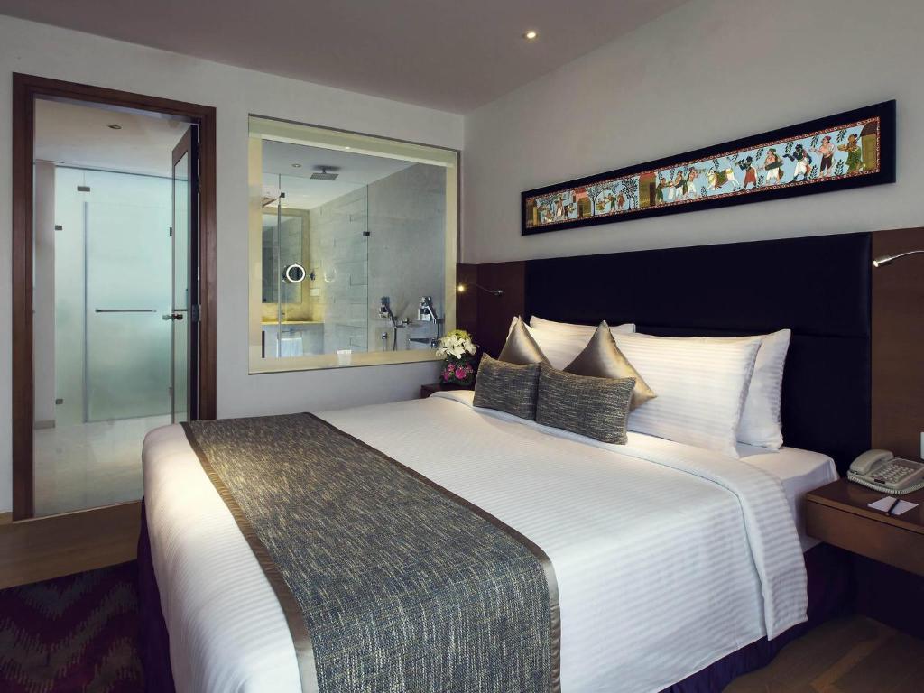 Mercure Hyderabad KCP Banjara Hills, An Accor Hotel 