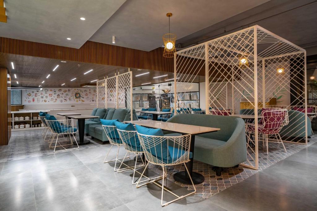 Hotel Deccan Serai Grande, Gachibowli, Hyderabad 