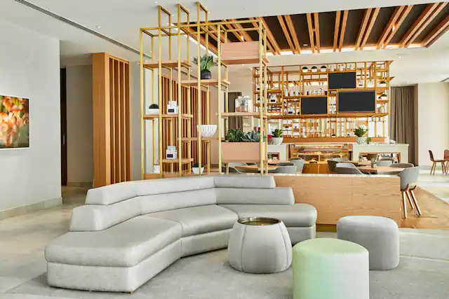 Hilton Garden Inn Dubai, Mall Avenue