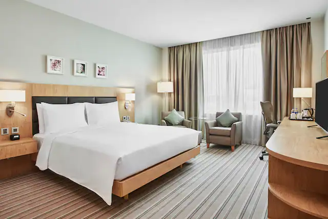 Hilton Garden Inn Dubai, Mall Avenue