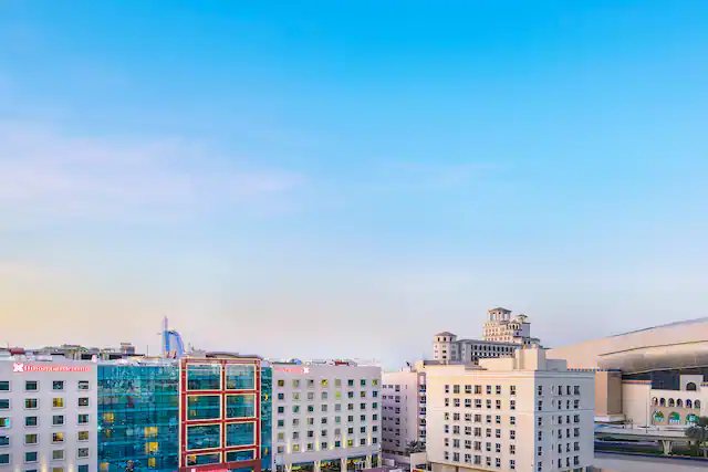 Hilton Garden Inn Dubai, Mall Avenue