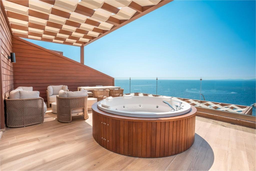 Qlusive Hotel 