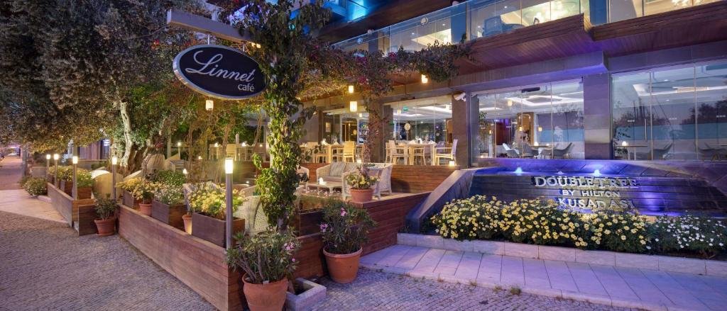 DoubleTree by Hilton Kusadasi 