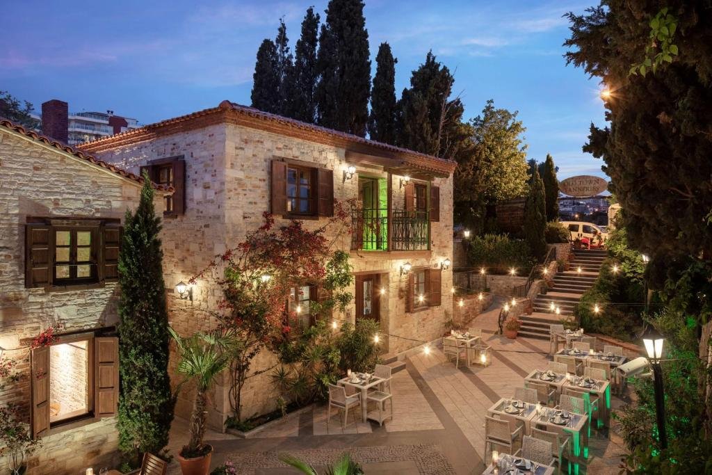 DoubleTree by Hilton Kusadasi 