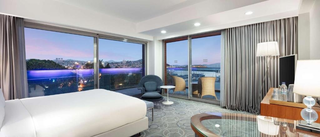 DoubleTree by Hilton Kusadasi 