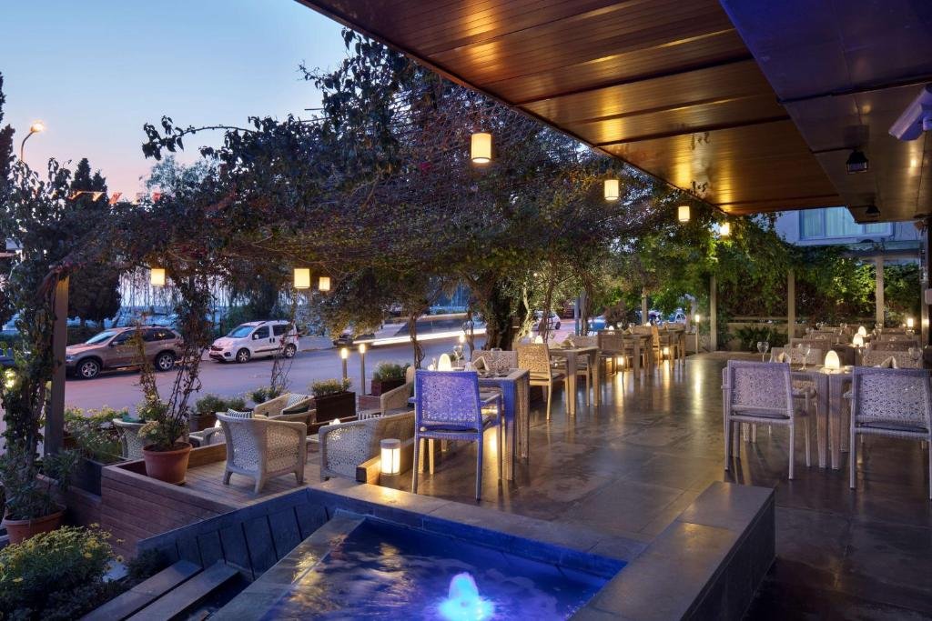 DoubleTree by Hilton Kusadasi 