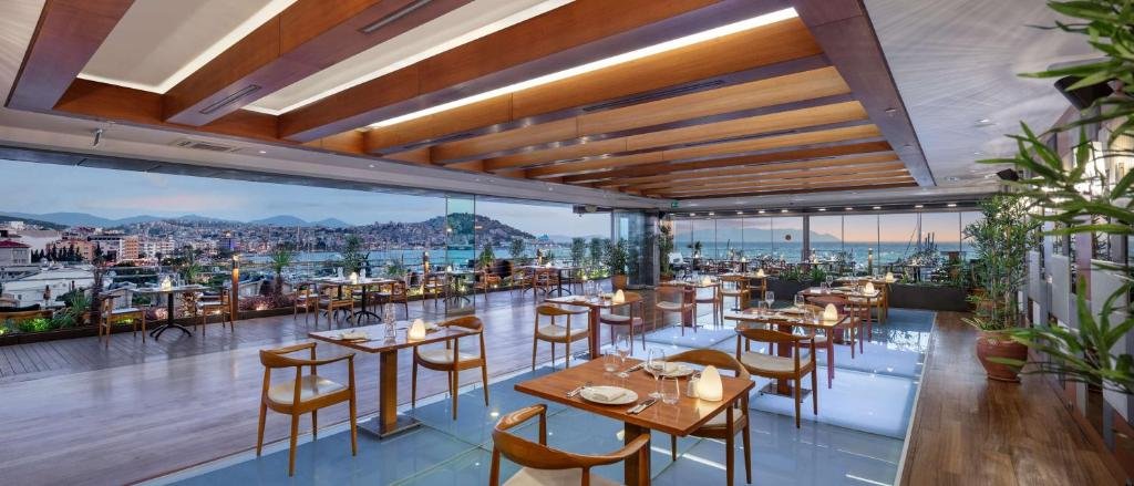 DoubleTree by Hilton Kusadasi 