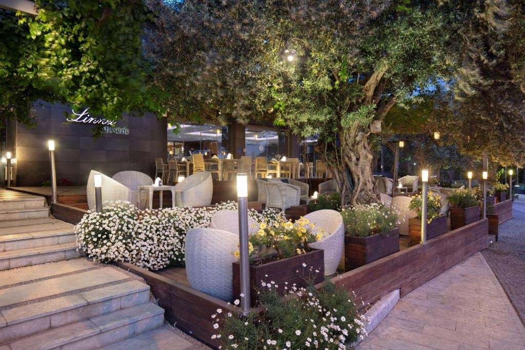 DoubleTree by Hilton Kusadasi 