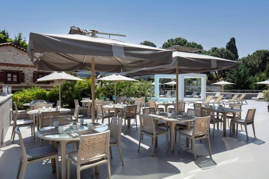 DoubleTree by Hilton Kusadasi 