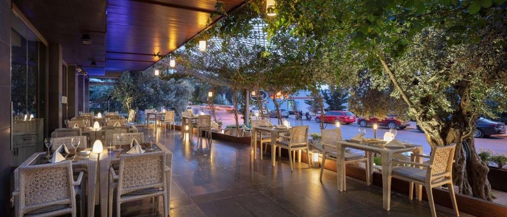 DoubleTree by Hilton Kusadasi 
