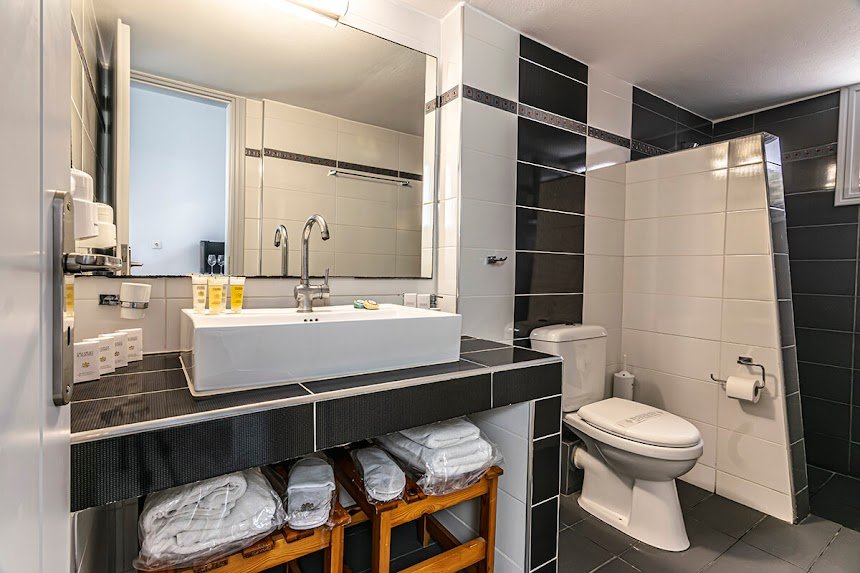 Phaos Santorini Suites
